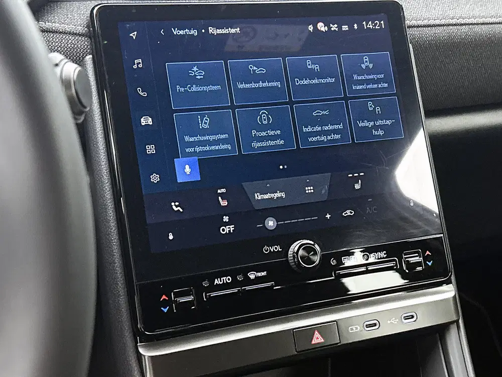 Lexus LBX 2WD + Comfort & Safety Pack uit 2025, foto 10