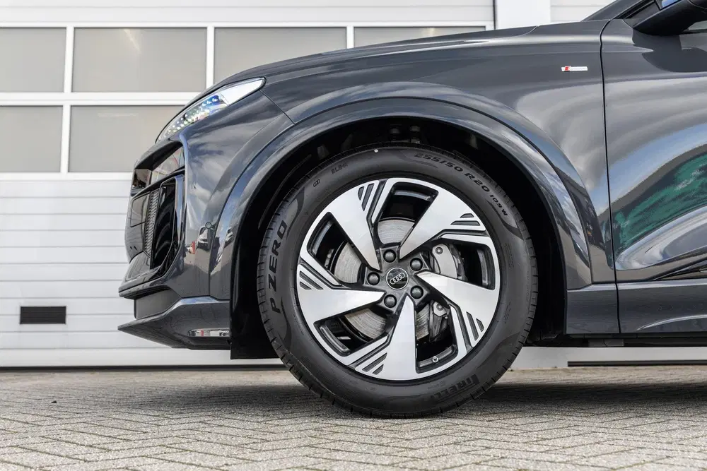 Audi Q6 e-tron 252pk S Edition 83 kWh uit 2026, foto 10