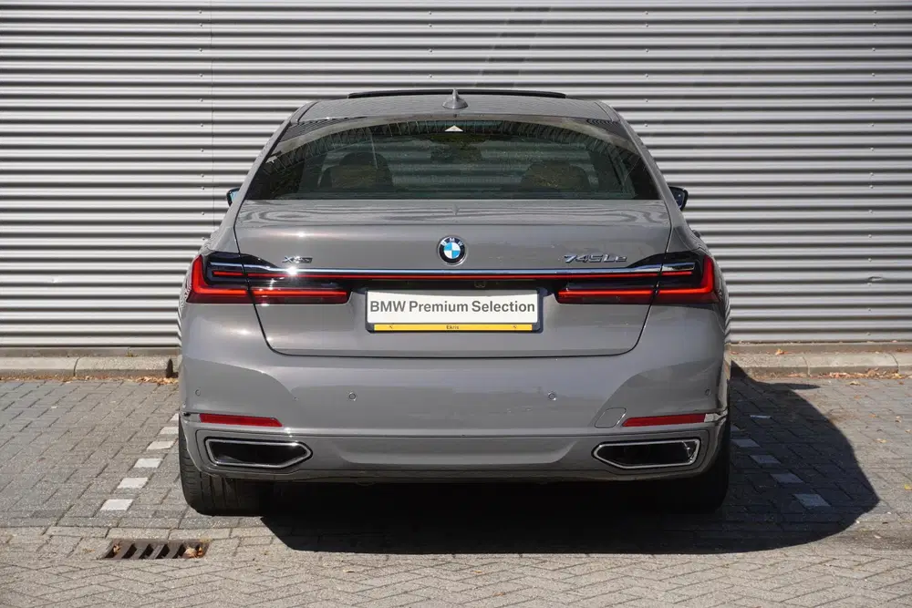 BMW 7-serie Limousine 745Le xDrive uit 2020, foto 5