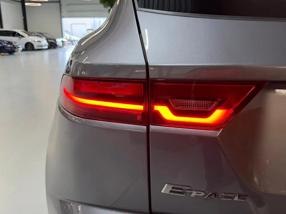 Jaguar E-Pace 1.5 P300e AWD R-Dynamic SE AWD 309PK 93%SO uit 2021, foto 12