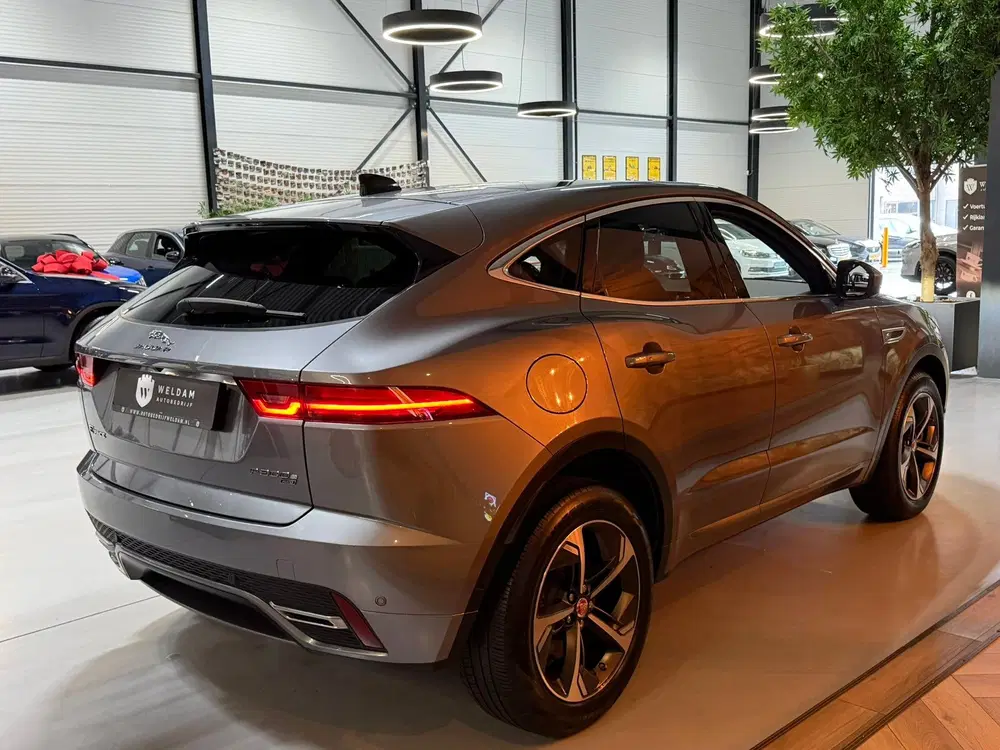 Jaguar E-Pace 1.5 P300e AWD R-Dynamic SE AWD 309PK 93%SO uit 2021, foto 2