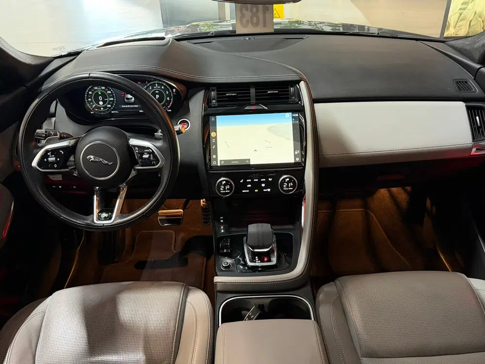 Jaguar E-Pace 1.5 P300e AWD R-Dynamic SE AWD 309PK 93%SO uit 2021, foto 3