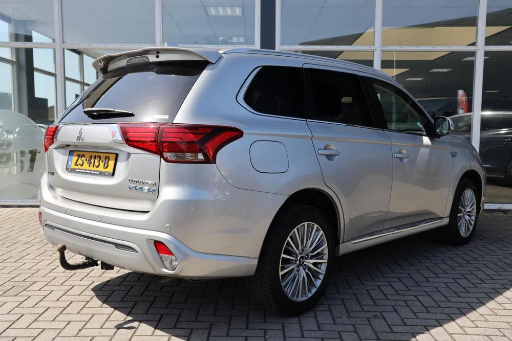 Mitsubishi Outlander 2.4 PHEV Pure+ uit 2019, foto 3