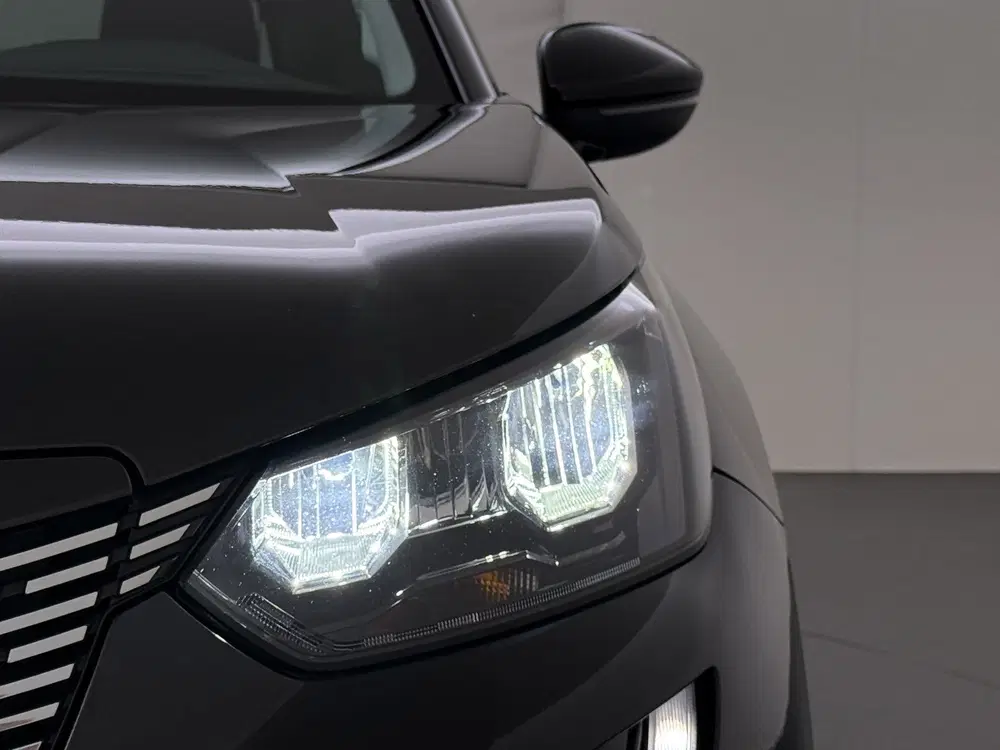Peugeot 2008 1.2 PureTech Allure Pack Automaat uit 2021, foto 11