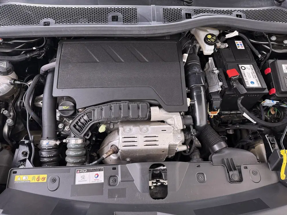 Peugeot 2008 1.2 PureTech Allure Pack Automaat uit 2021, foto 12