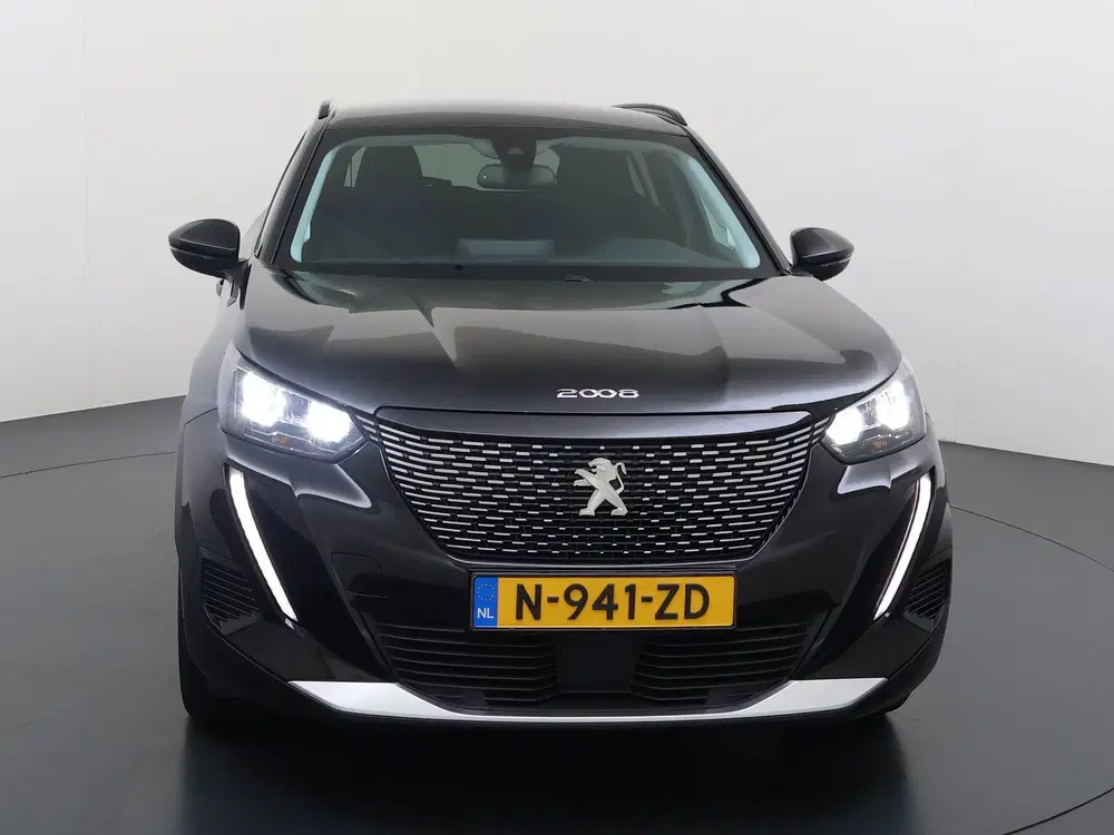 Peugeot 2008 1.2 PureTech Allure Pack Automaat uit 2021, foto 2