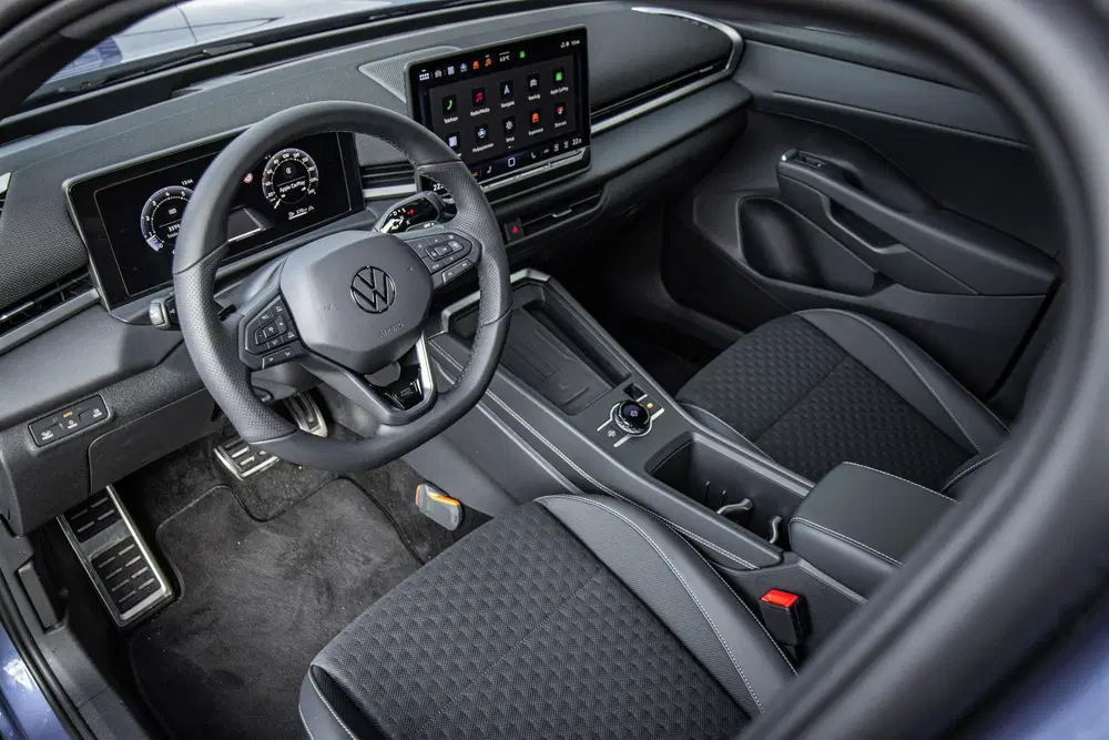 Volkswagen T-Roc 1.5 eTSI 150pk DSG R-Line First Edition uit 2025, foto 12