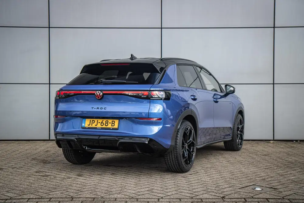 Volkswagen T-Roc 1.5 eTSI 150pk DSG R-Line First Edition uit 2025, foto 2