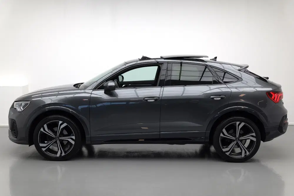 Audi Q3 35 TFSI S Edition uit 2023, foto 2