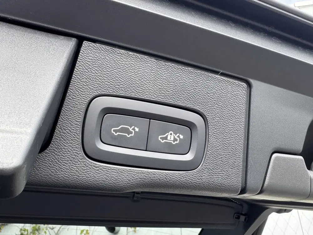 Volvo XC60 2.0 T6 Plug-in Hybrid AWD Ultra Dark uit 2026, foto 11