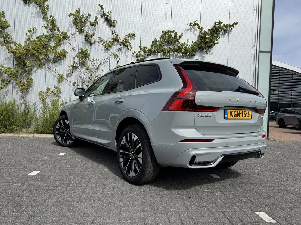 Volvo XC60 2.0 T6 Plug-in Hybrid AWD Ultra Dark uit 2026, foto 3