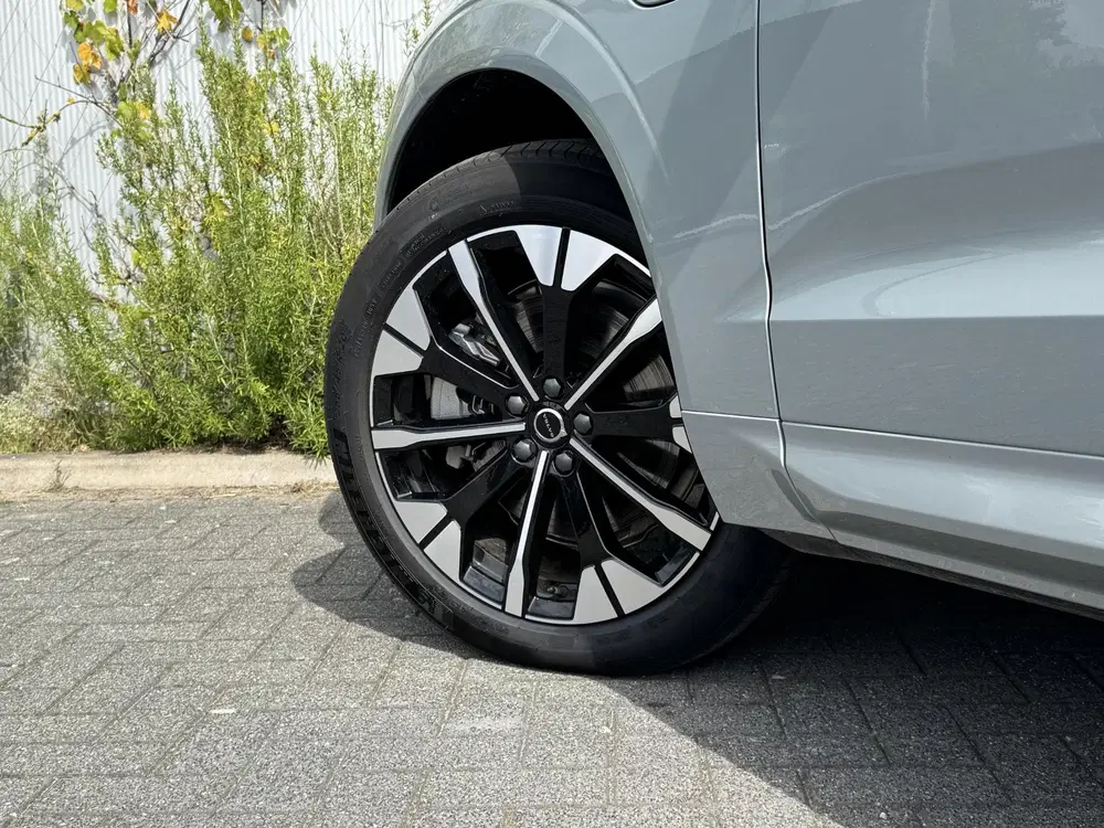 Volvo XC60 2.0 T6 Plug-in Hybrid AWD Ultra Dark uit 2026, foto 4