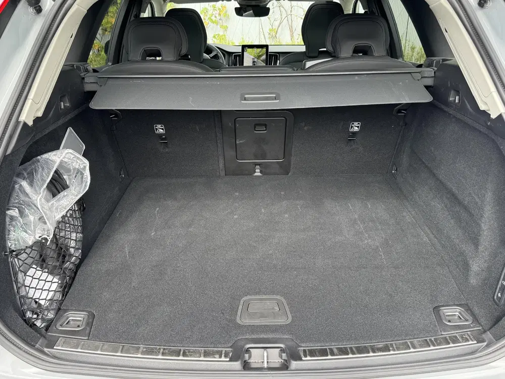 Volvo XC60 2.0 T6 Plug-in Hybrid AWD Ultra Dark uit 2026, foto 8