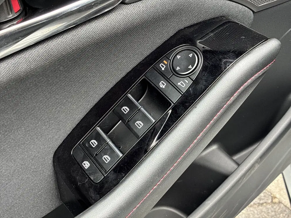 Mazda 3 2.5 e-SkyActiv-G M Hybrid 140 Homura uit 2025, foto 9