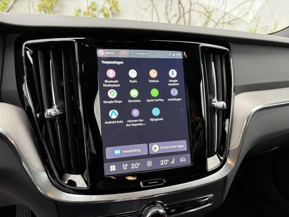 Volvo V60 2.0 T8 Plug-in Hybrid AWD Plus Dark uit 2026, foto 14
