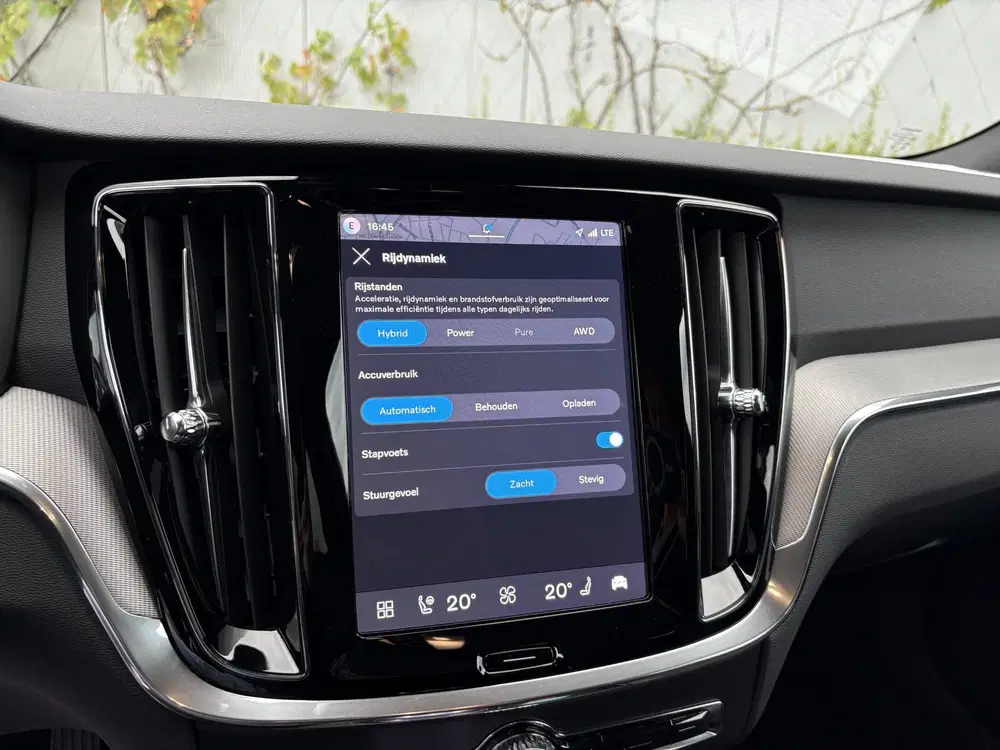 Volvo V60 2.0 T8 Plug-in Hybrid AWD Plus Dark uit 2026, foto 15