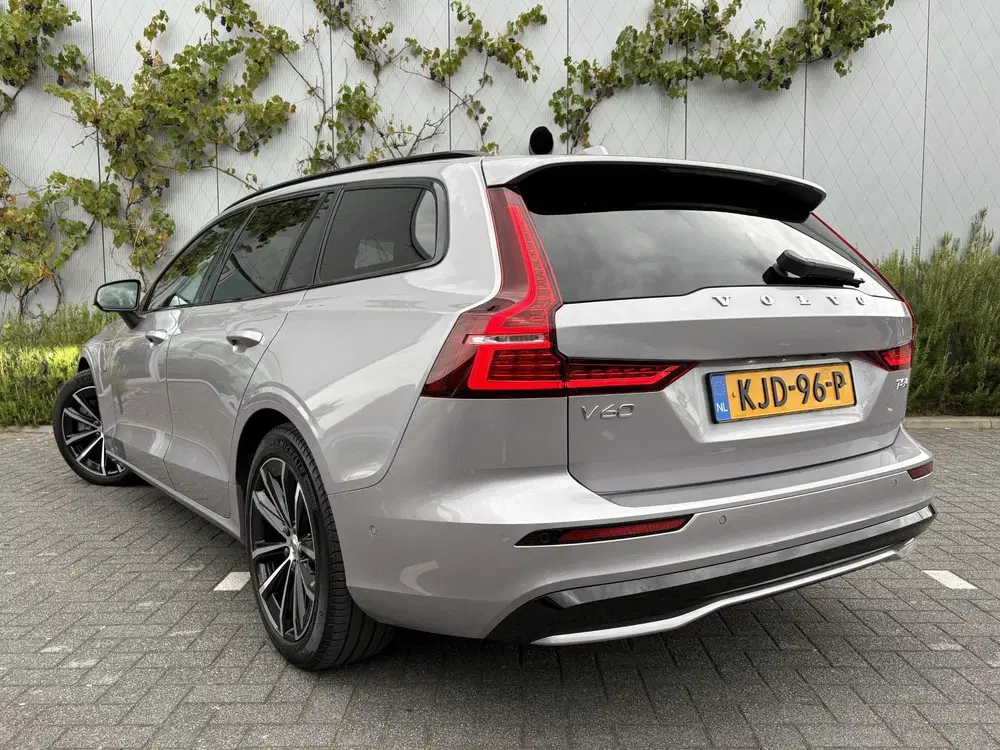 Volvo V60 2.0 T8 Plug-in Hybrid AWD Plus Dark uit 2026, foto 3