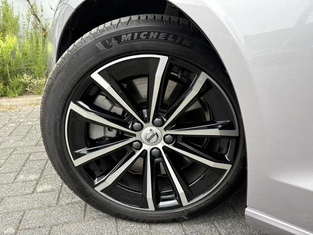Volvo V60 2.0 T8 Plug-in Hybrid AWD Plus Dark uit 2026, foto 4