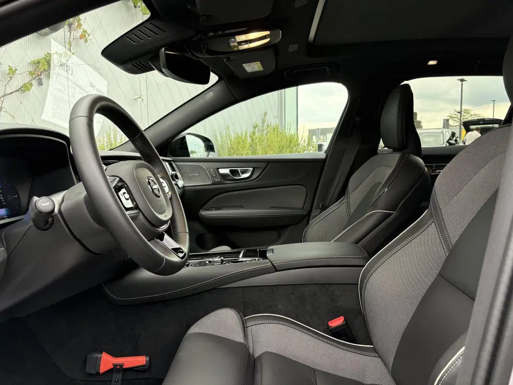 Volvo V60 2.0 T8 Plug-in Hybrid AWD Plus Dark uit 2026, foto 5
