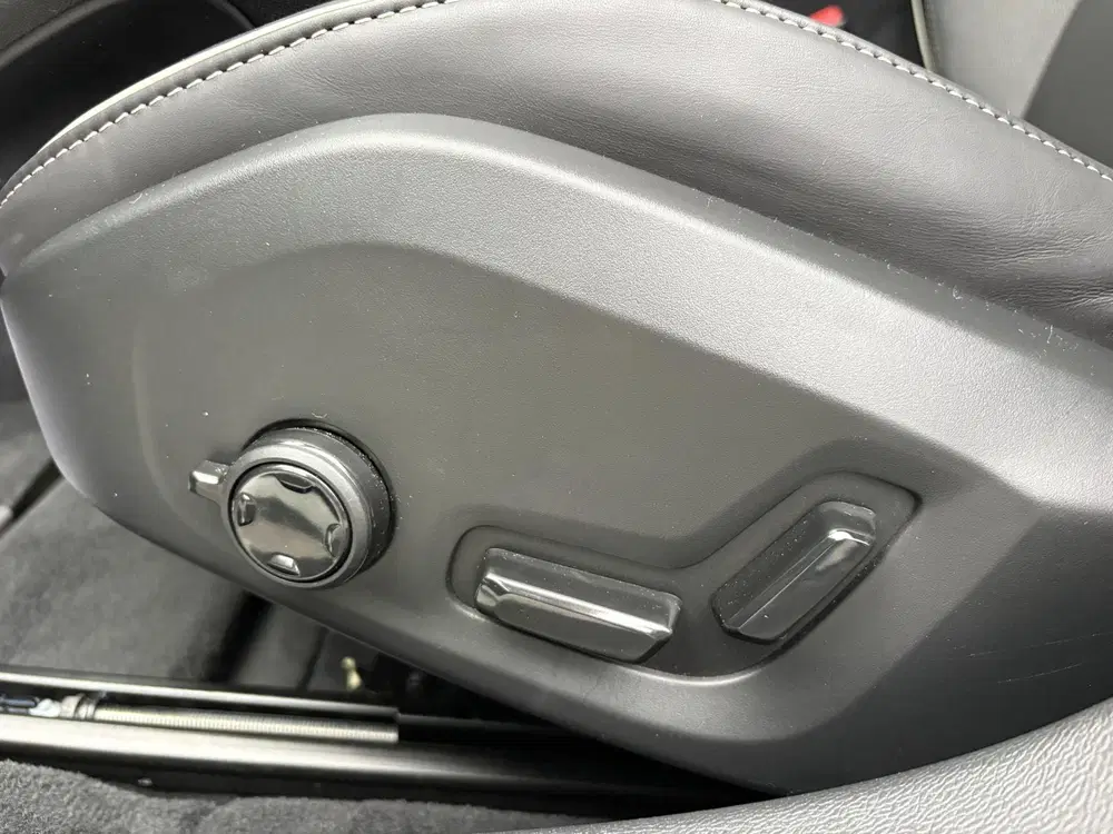 Volvo V60 2.0 T8 Plug-in Hybrid AWD Plus Dark uit 2026, foto 7