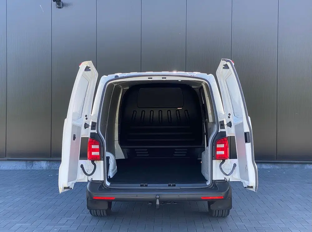 Volkswagen Transporter 2.0 TDI 150pk DSG L2H1 uit 2019, foto 4