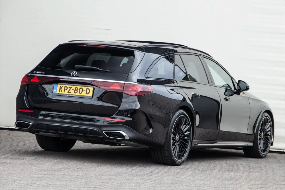 Mercedes-Benz E-Klasse 300 e AMG Premium uit 2025, foto 2