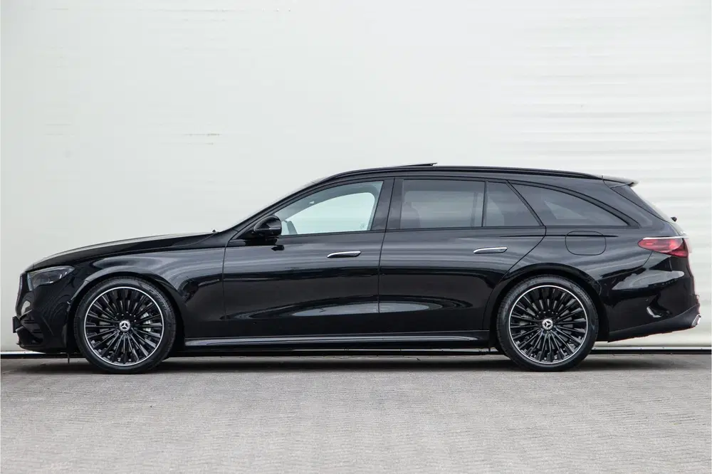 Mercedes-Benz E-Klasse 300 e AMG Premium uit 2025, foto 4