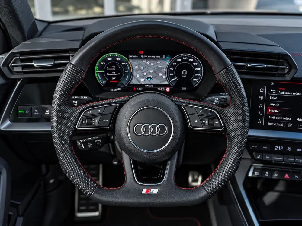 Audi A3 45 TFSI e S-Line Competition uit 2023, foto 11
