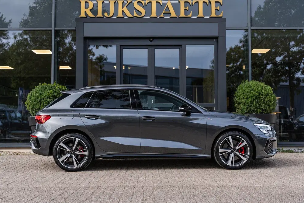 Audi A3 45 TFSI e S-Line Competition uit 2023, foto 6