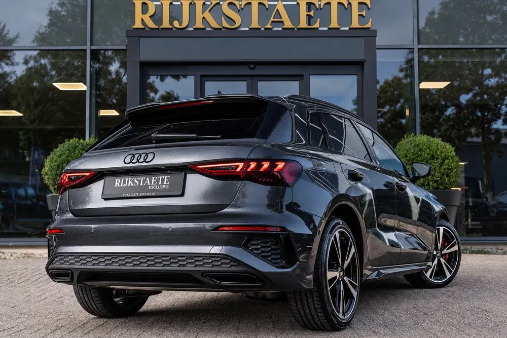 Audi A3 45 TFSI e S-Line Competition uit 2023, foto 7