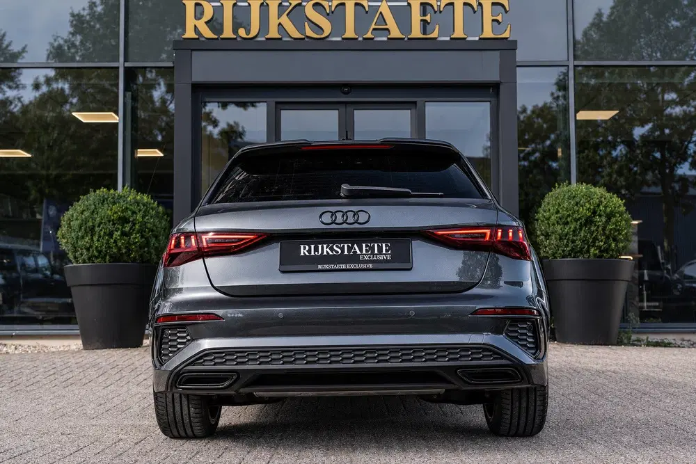 Audi A3 45 TFSI e S-Line Competition uit 2023, foto 8