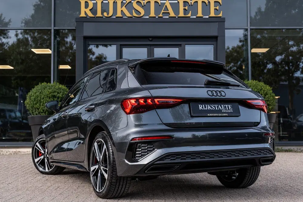 Audi A3 45 TFSI e S-Line Competition uit 2023, foto 9