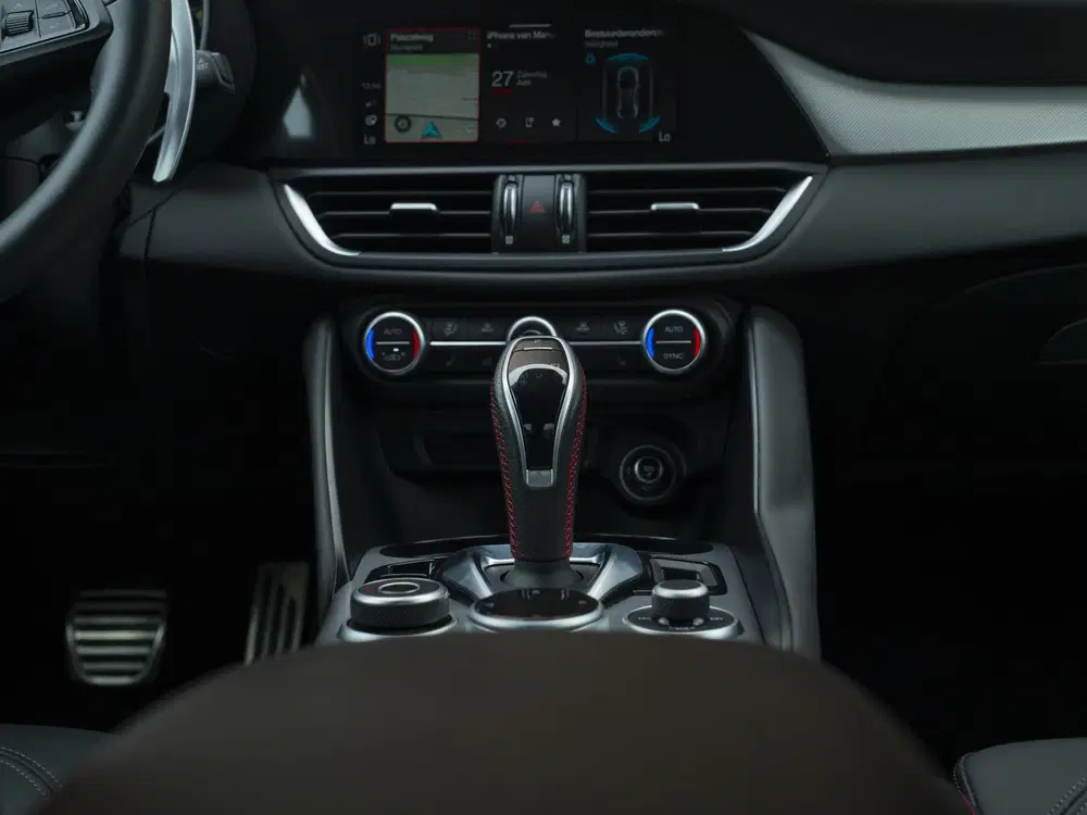 Alfa Romeo Giulia 2.0 T GME AWD Competizione uit 2023, foto 11