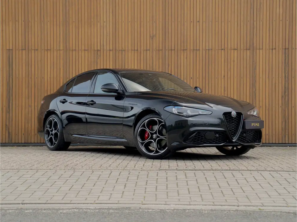 Alfa Romeo Giulia 2.0 T GME AWD Competizione uit 2023, foto 3