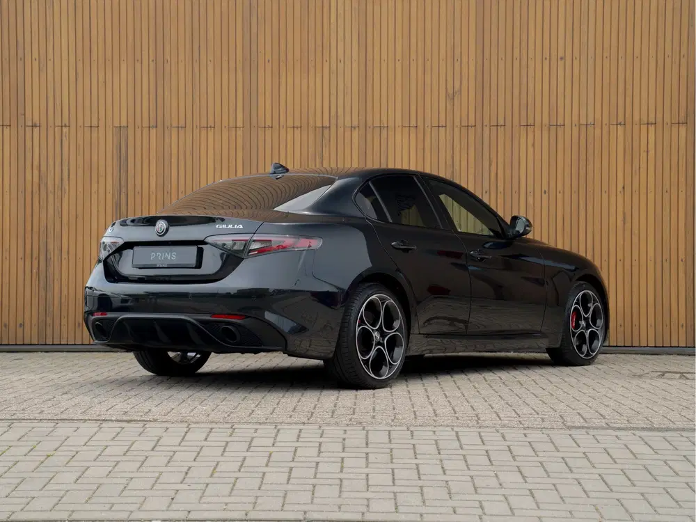 Alfa Romeo Giulia 2.0 T GME AWD Competizione uit 2023, foto 4