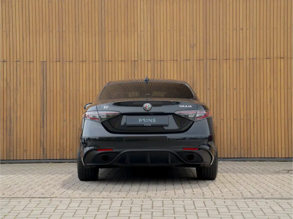 Alfa Romeo Giulia 2.0 T GME AWD Competizione uit 2023, foto 5