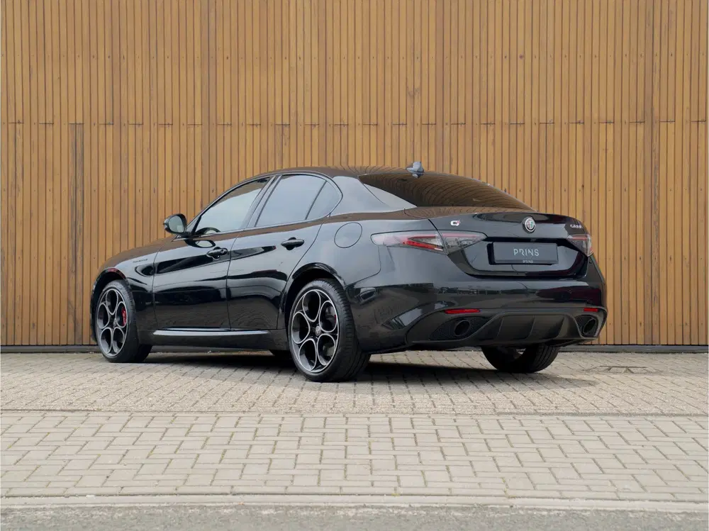 Alfa Romeo Giulia 2.0 T GME AWD Competizione uit 2023, foto 6