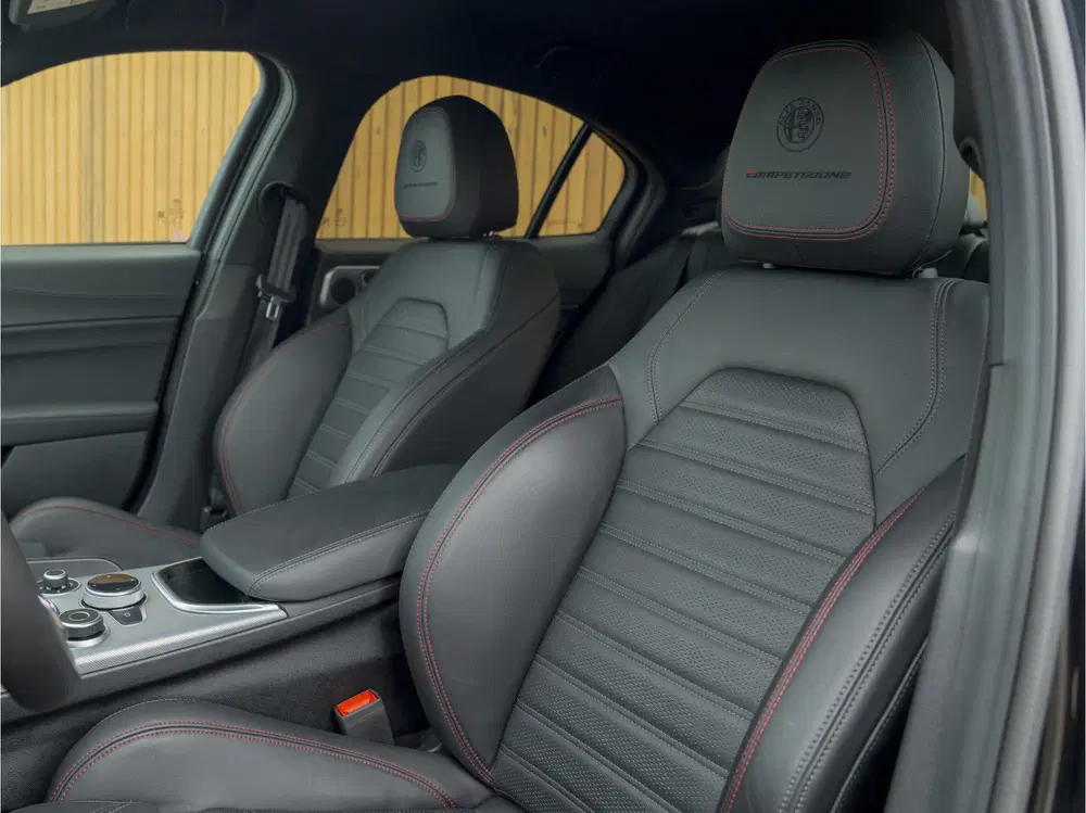 Alfa Romeo Giulia 2.0 T GME AWD Competizione uit 2023, foto 8