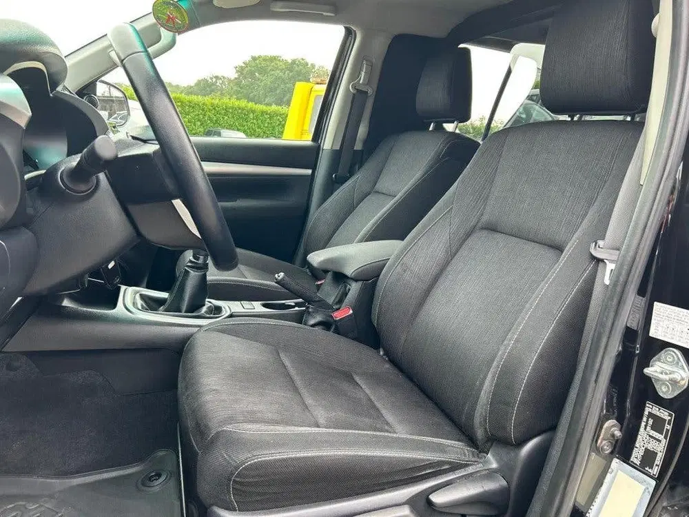 Toyota Hilux 2.4 D-4D COMFORT uit 2020, foto 12