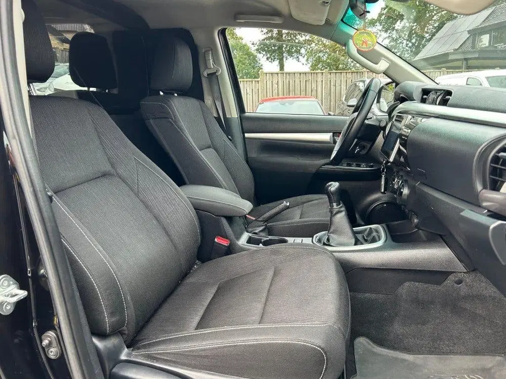 Toyota Hilux 2.4 D-4D COMFORT uit 2020, foto 9