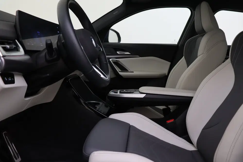 BMW iX2 eDrive20 M Sport uit 2025, foto 12