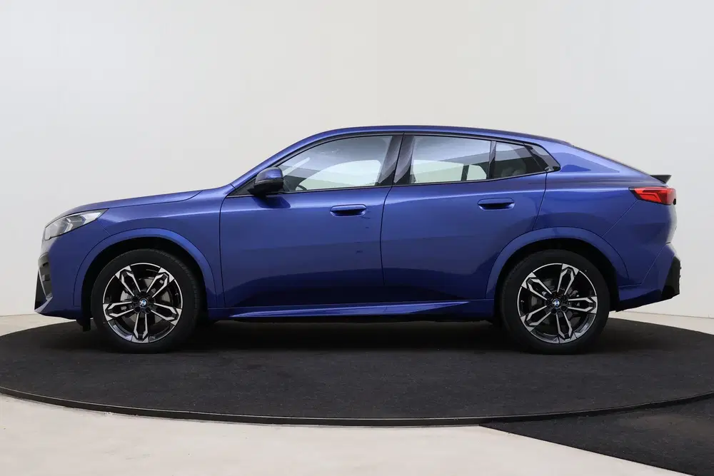 BMW iX2 eDrive20 M Sport uit 2025, foto 14