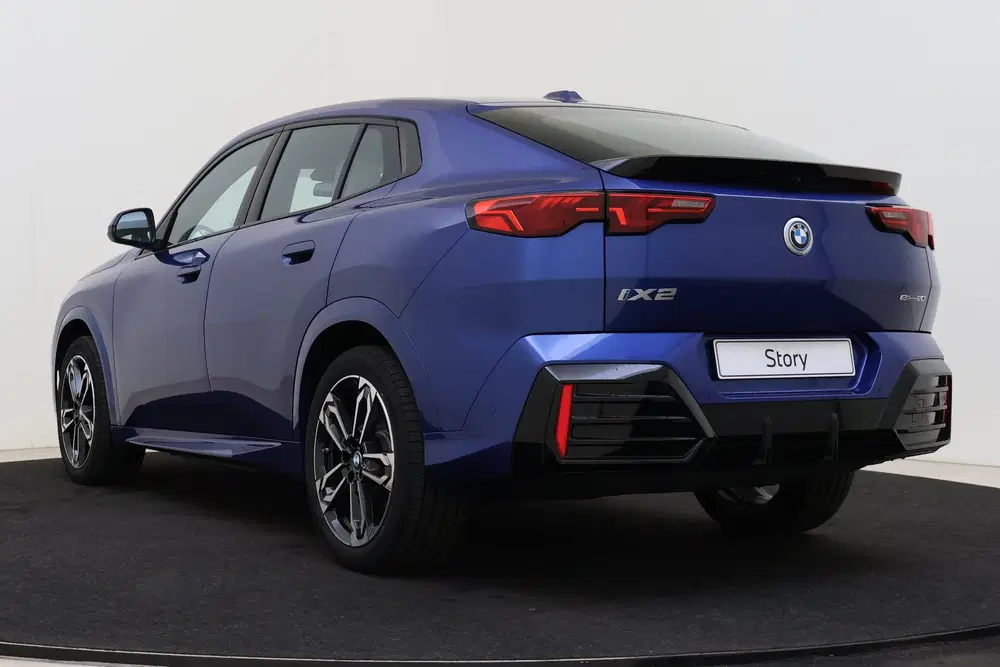 BMW iX2 eDrive20 M Sport uit 2025, foto 15