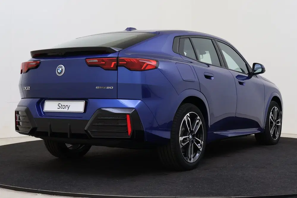 BMW iX2 eDrive20 M Sport uit 2025, foto 2