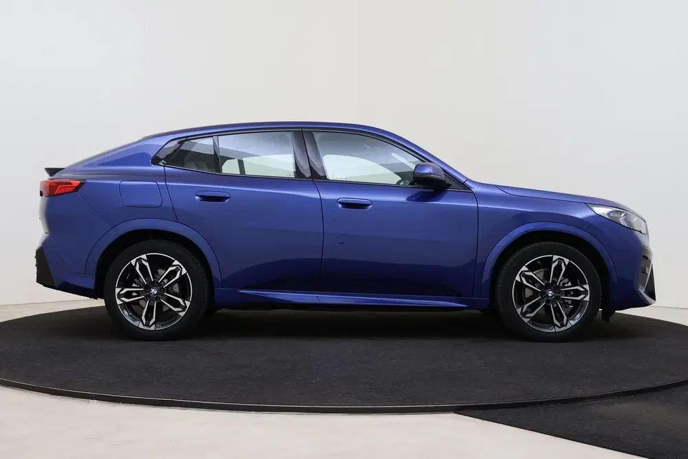 BMW iX2 eDrive20 M Sport uit 2025, foto 7