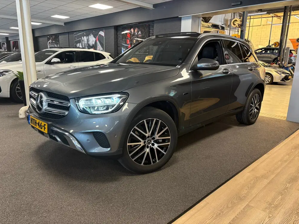 Mercedes-Benz GLC 300e 4MATIC Premium Plus uit 2020, foto 2
