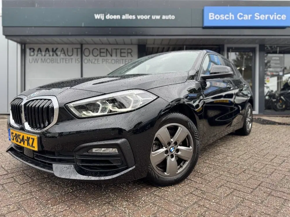 BMW 1-serie 116i uit 2023, foto 2