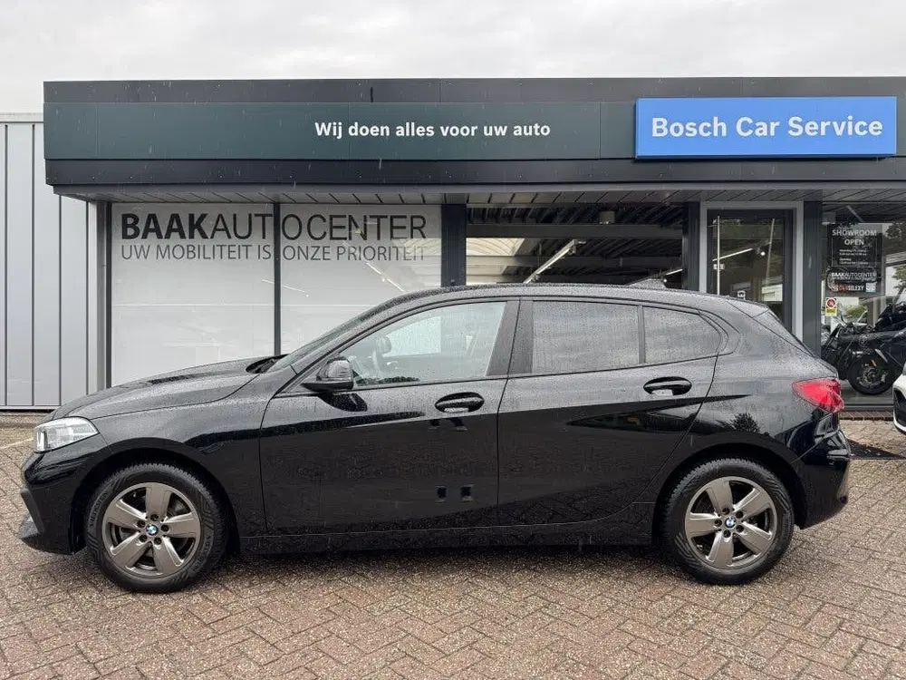 BMW 1-serie 116i uit 2023, foto 3