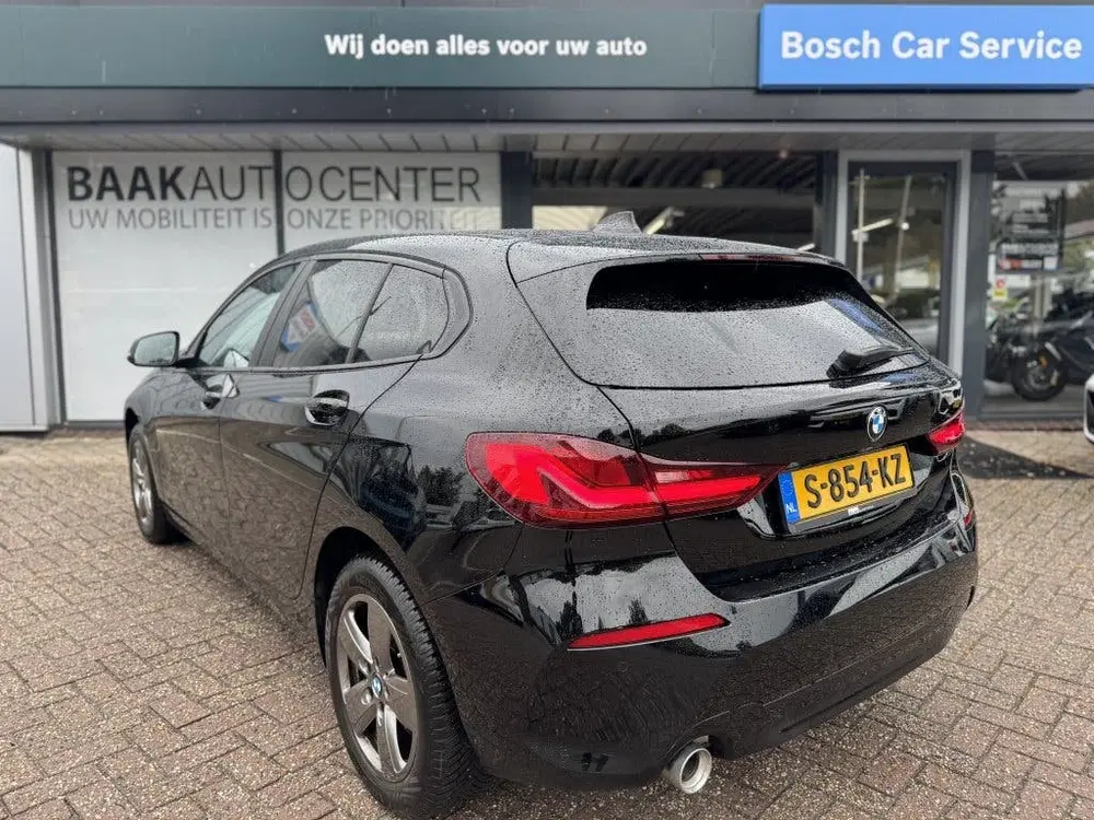 BMW 1-serie 116i uit 2023, foto 4