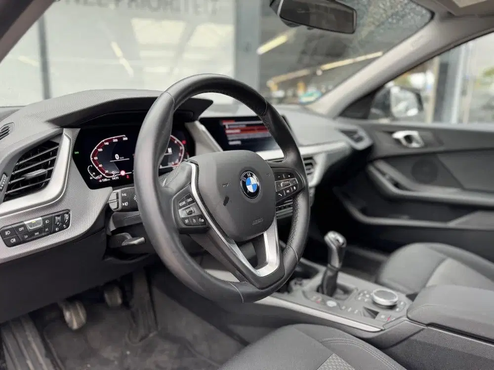 BMW 1-serie 116i uit 2023, foto 5